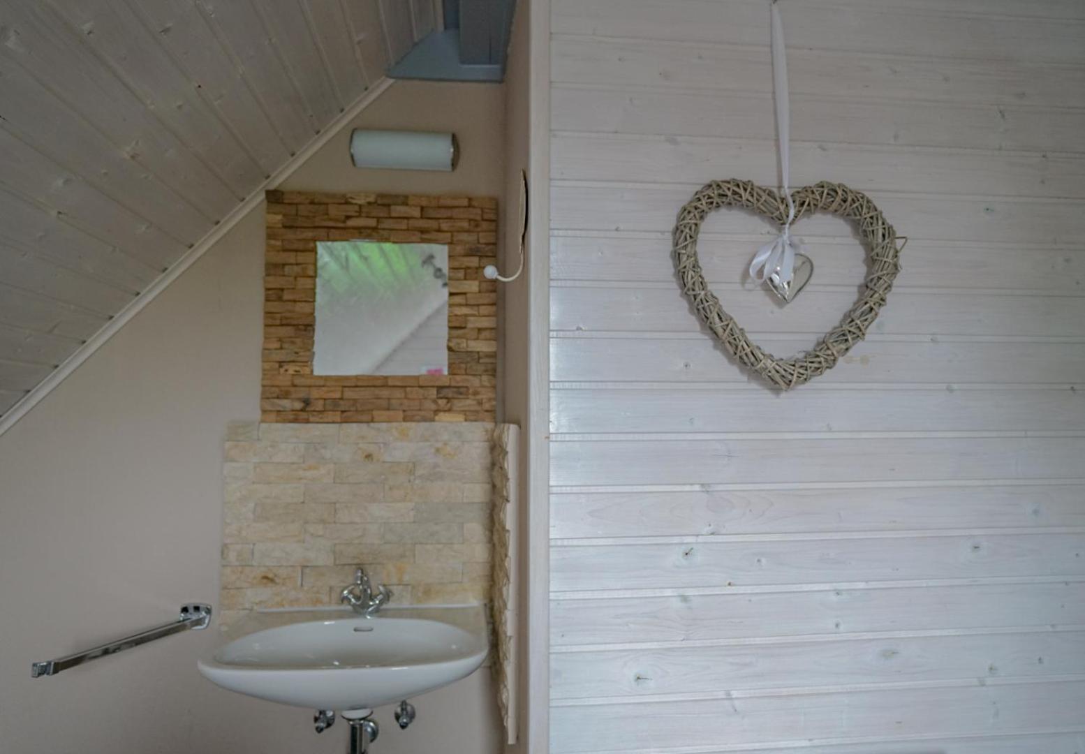 Ferienhaus "Gestiefelter Kater" Am See Im Bergland Kirchheim  Exterior foto